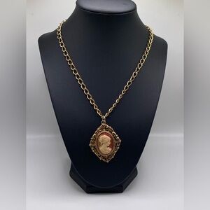 Vintage Cameo Pendant Necklace